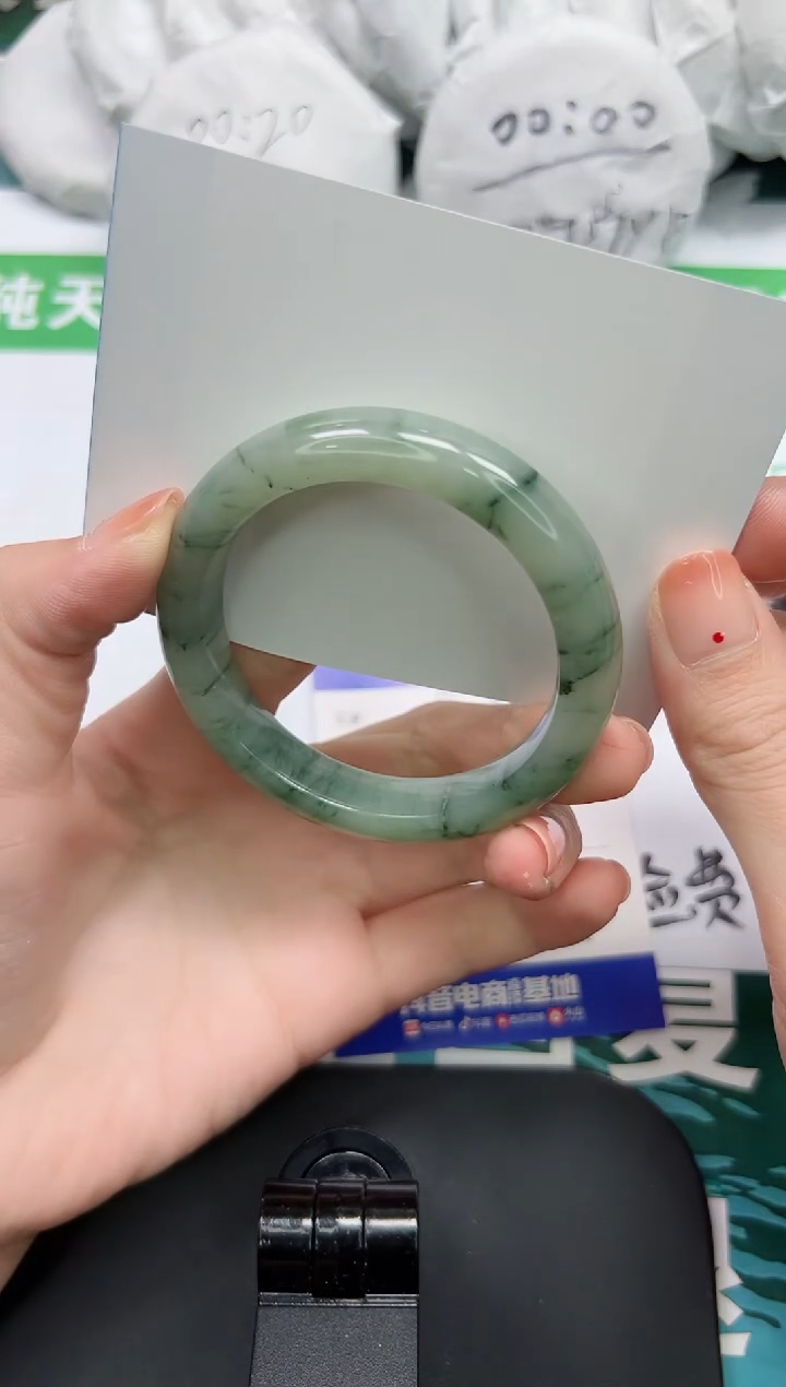 【闪购商品】石英质玉手镯未镶嵌K296-52