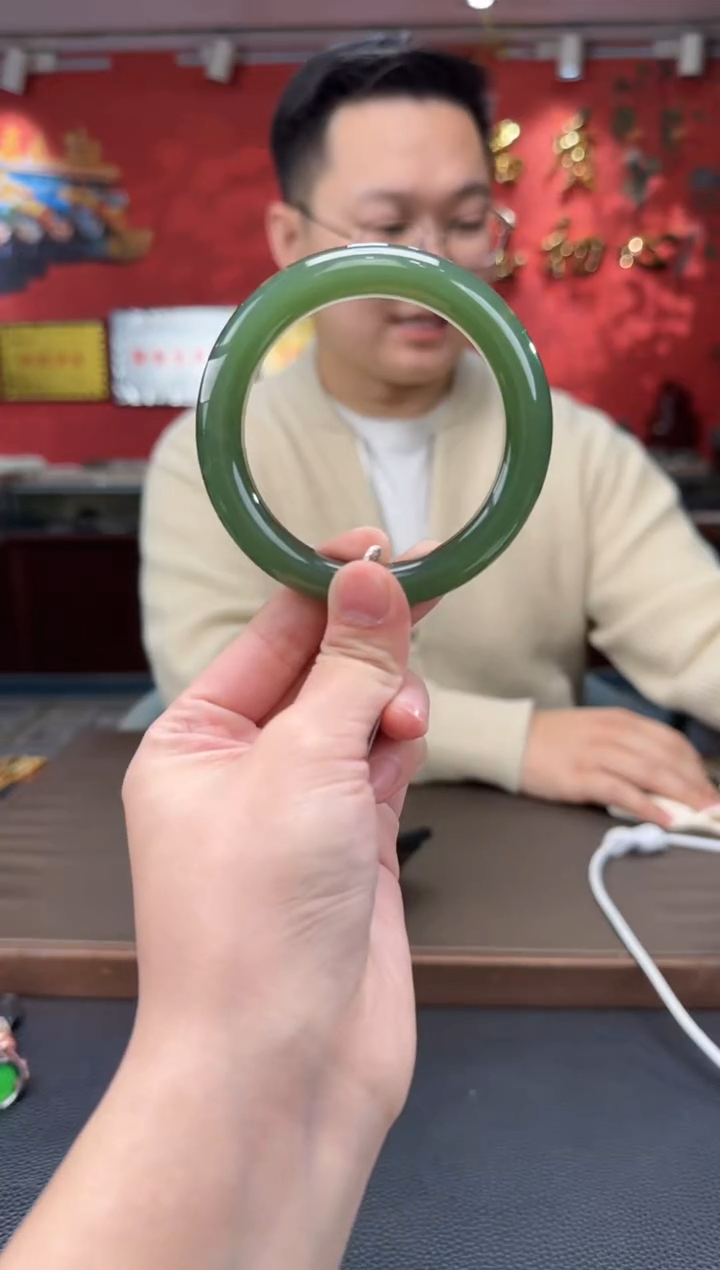 【闪购商品】和田玉.未镶嵌湖水绿正装镯51-59