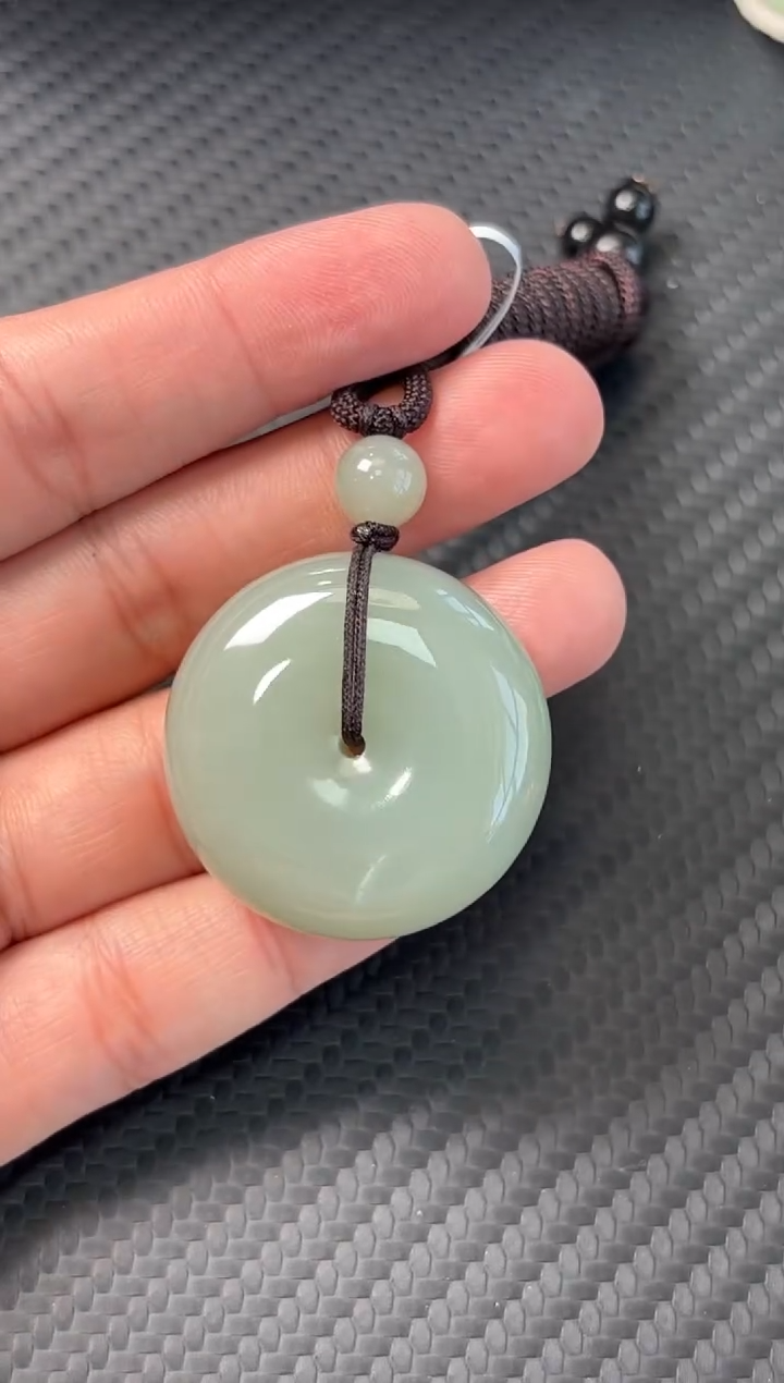 吊坠(赠链)未镶嵌和田玉且末微色差近矿平安扣j