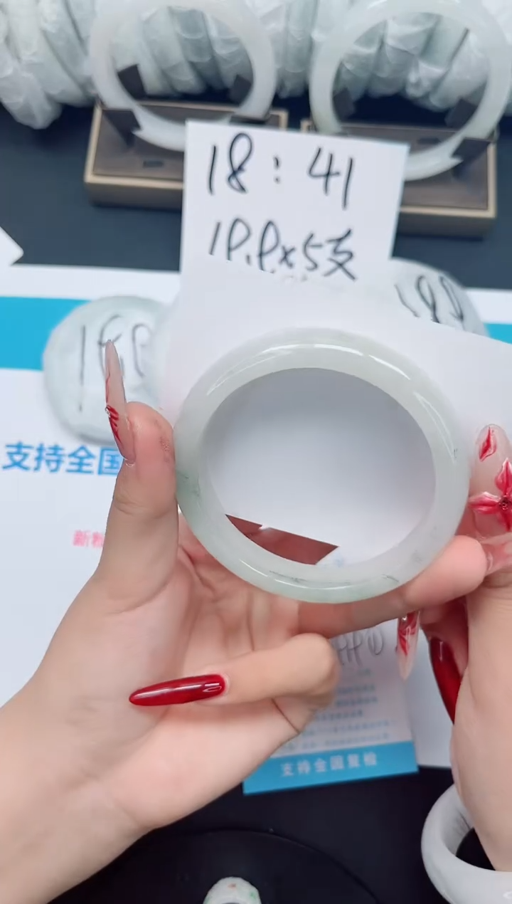 【闪购商品】石英质玉手镯未镶嵌b221