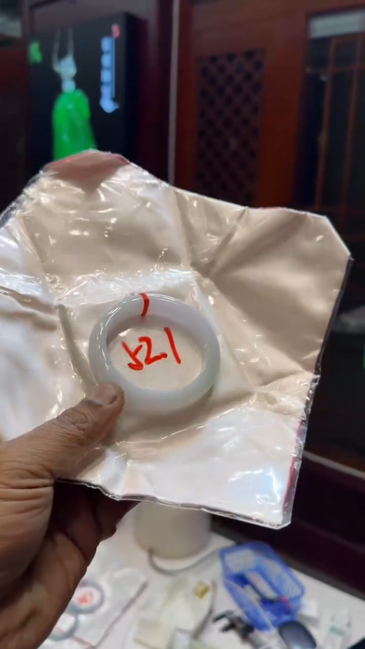 未镶嵌手镯翡翠手镯