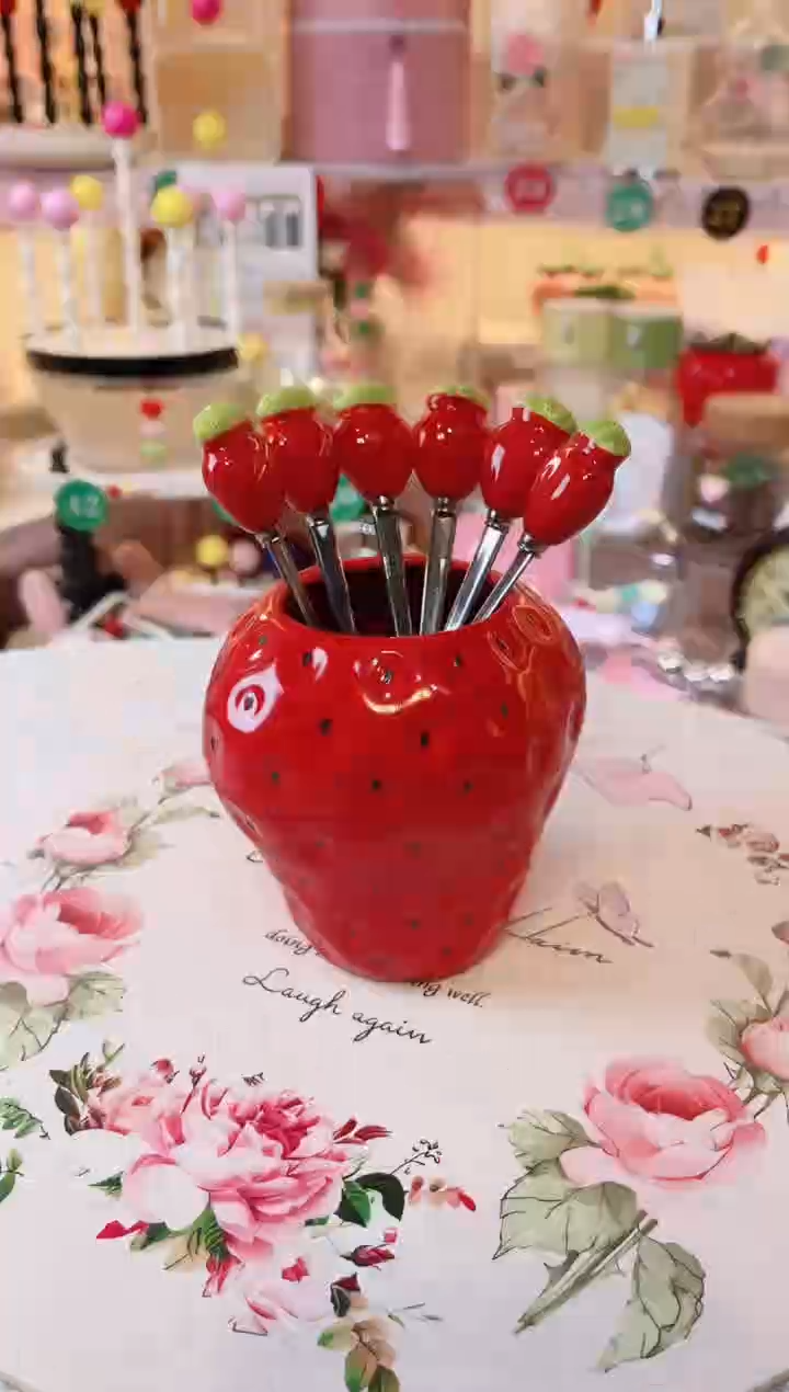 【闪购商品】摆件草莓水果叉品质好，发货快，放心拍
