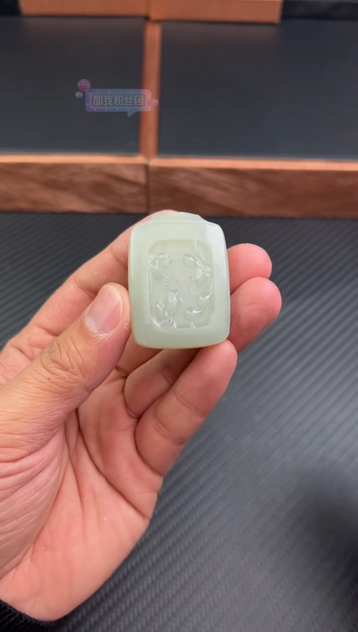 【闪购商品】和田玉吊坠(赠链)未镶嵌且末微色差近矿