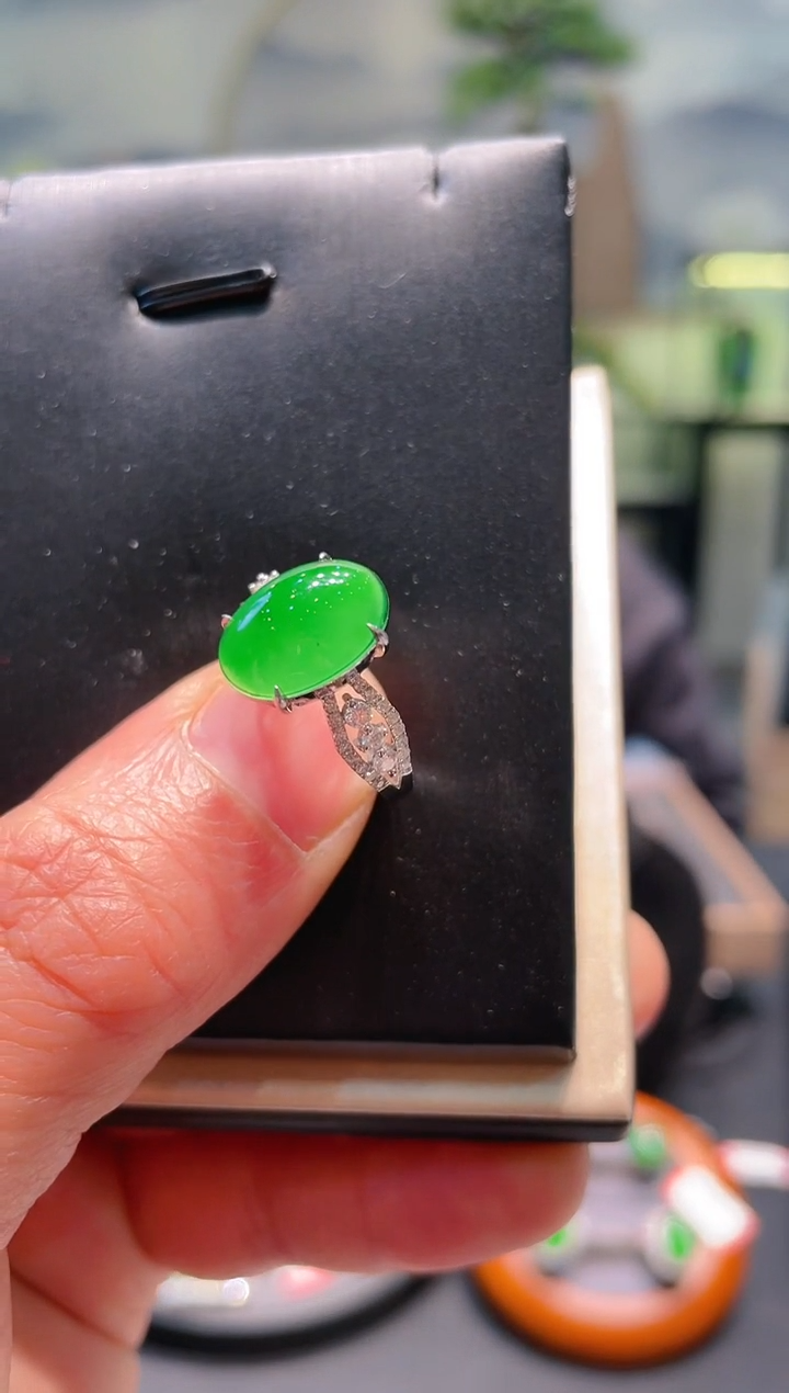 【闪购商品】翡翠颈饰18K金镶嵌A75戒指