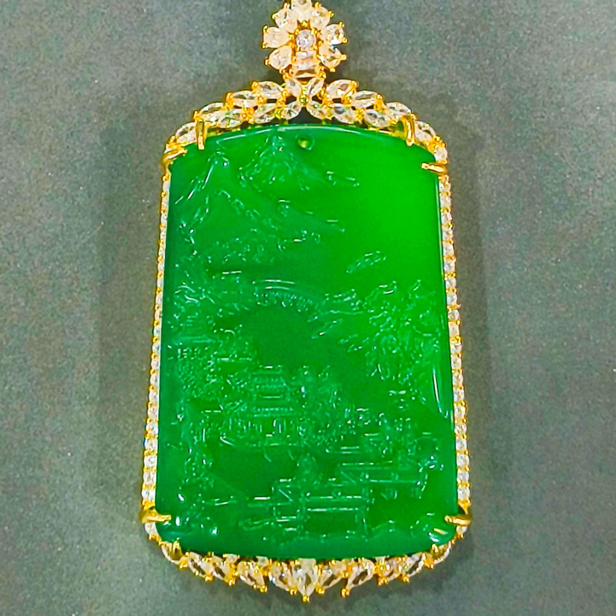 天然珠宝 冰阳绿大山水牌 豪华款式吊坠 LH              