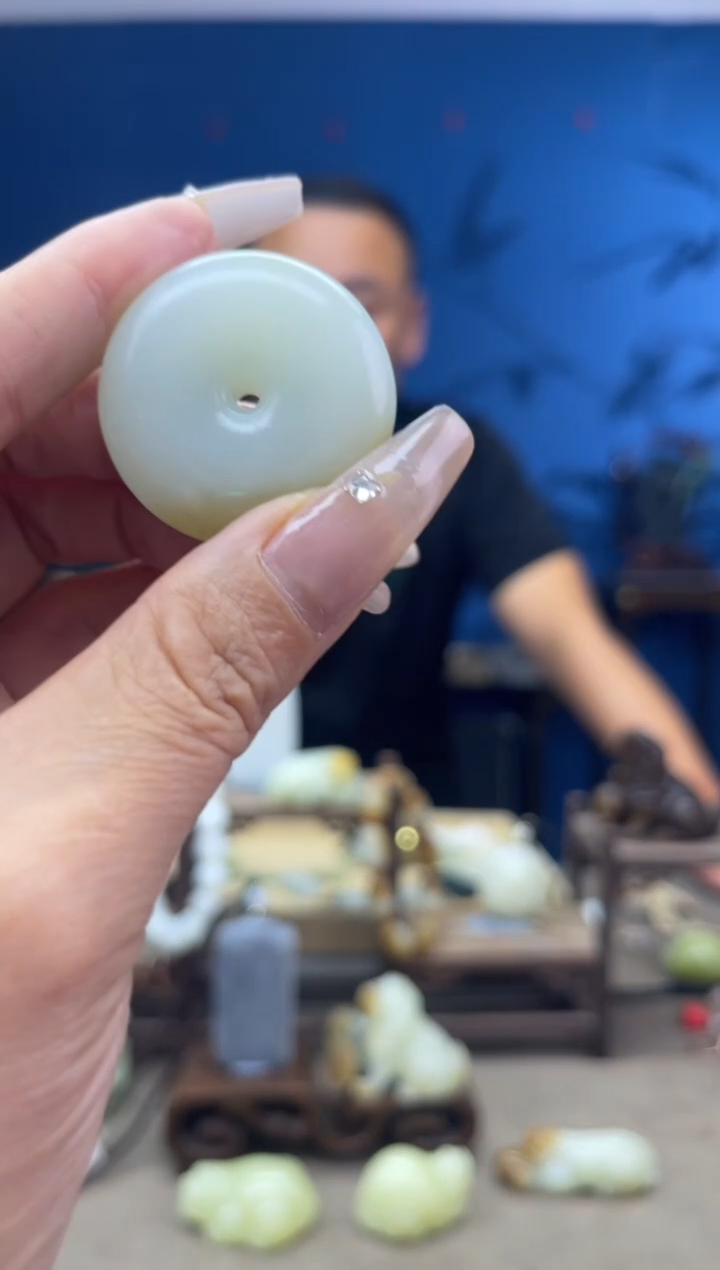 和田玉未镶嵌颈饰1