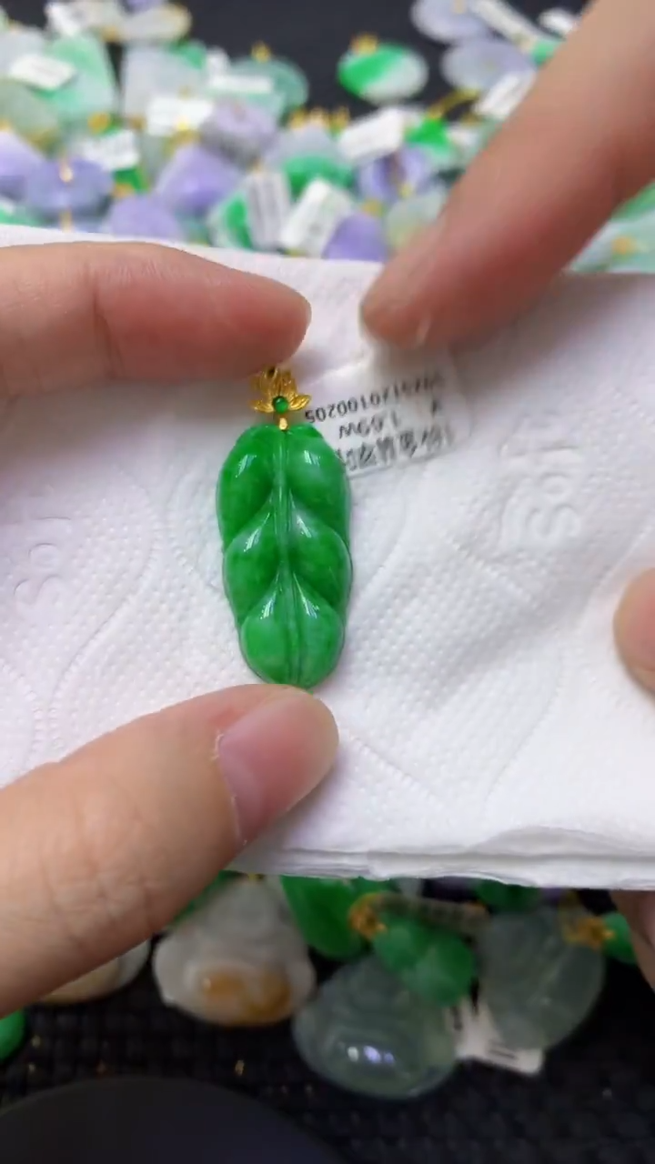 颈饰18K金镶嵌翡翠天然缅甸翡翠A货