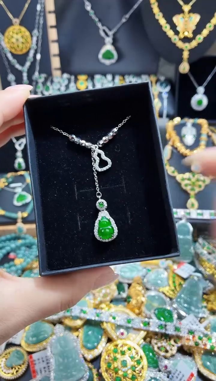 翡翠未镶嵌吊坠(不含链)天然翡翠a货 多样性发其一