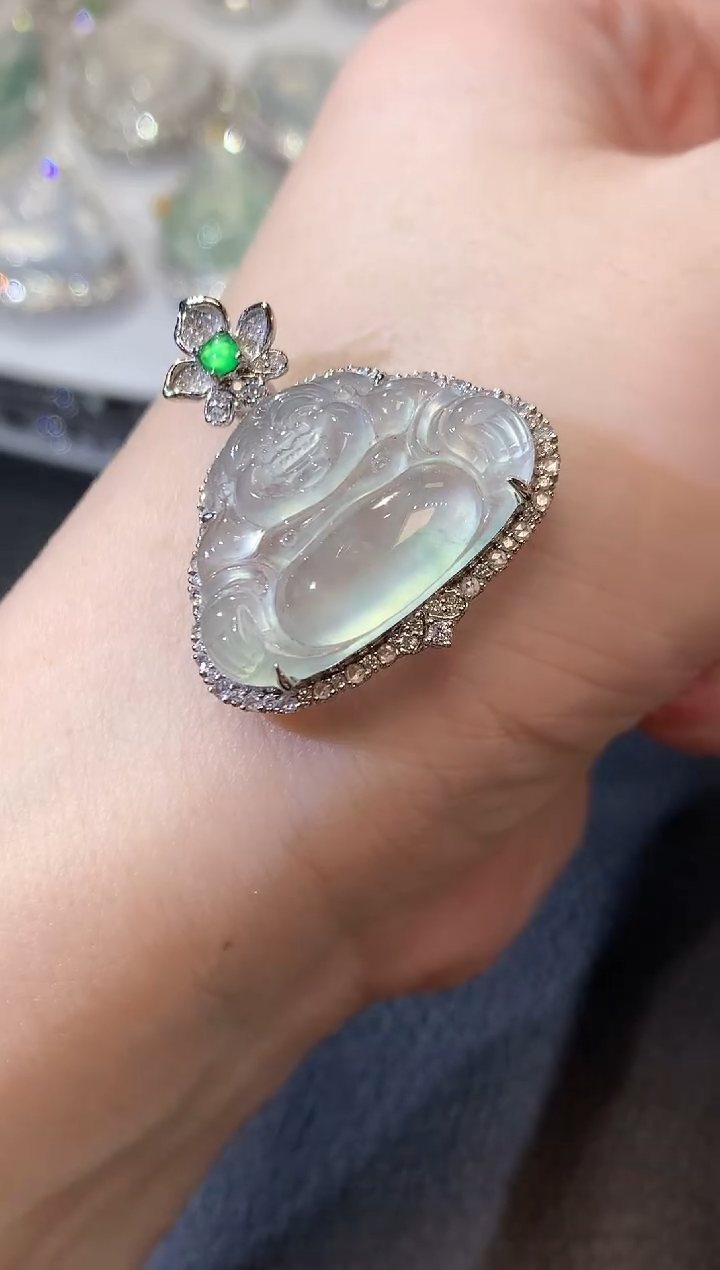 【闪购商品】翡翠吊坠(不含链)18K金镶嵌A43 