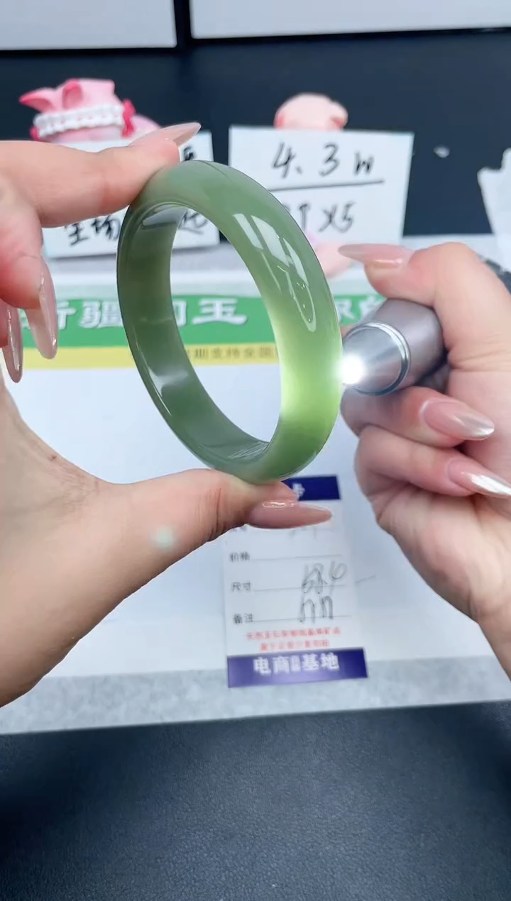 【闪购商品】石英质玉手镯未镶嵌301-58.4