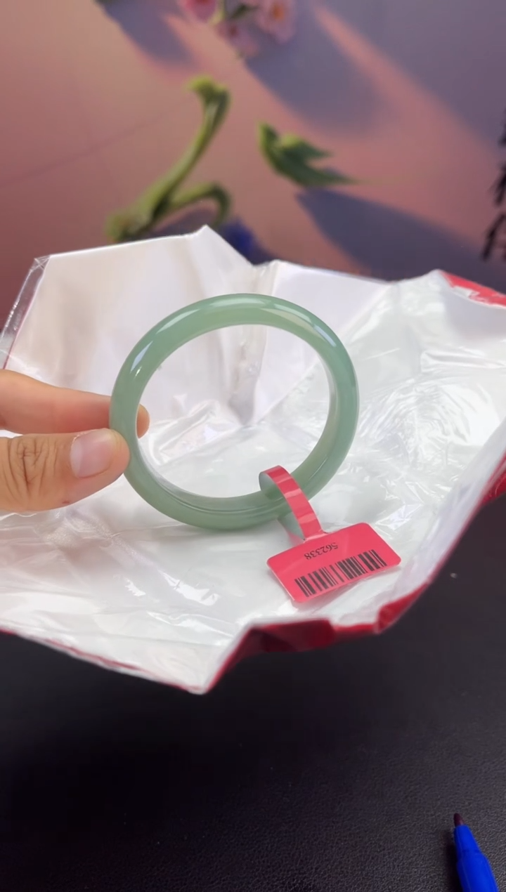 翡翠未镶嵌手镯（贵妃镯）翡翠手镯2