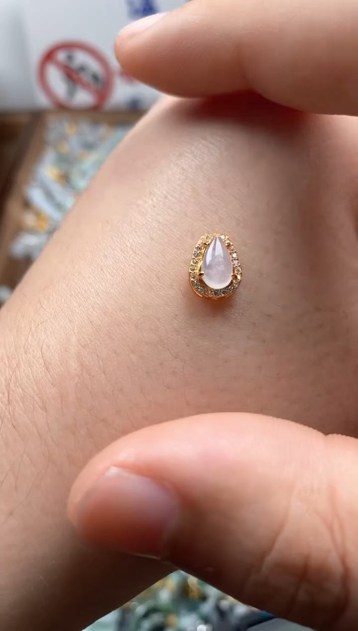 【闪购商品】翡翠颈饰未镶嵌哥哥