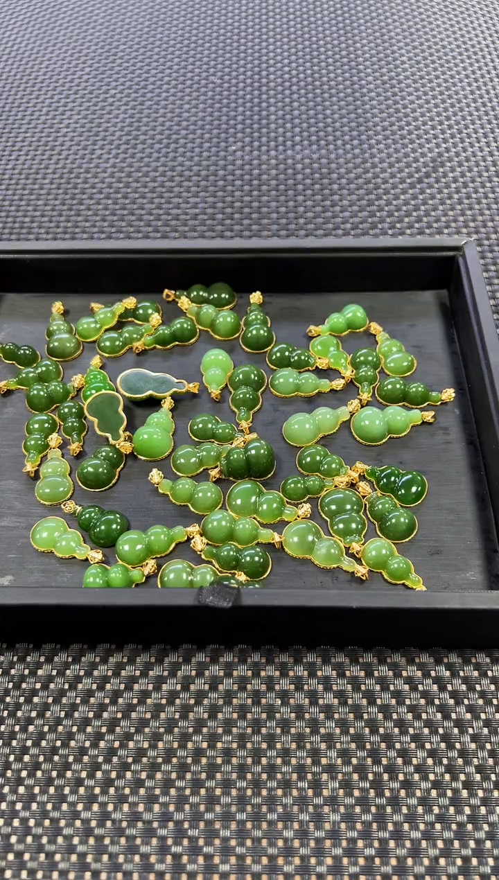 和田玉18K金镶嵌颈饰（多样性发一件）2777 （小号）