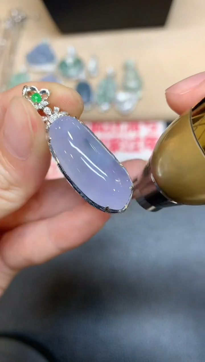 【闪购商品】翡翠吊坠(不含链)18K金镶嵌福瓜【无服务费