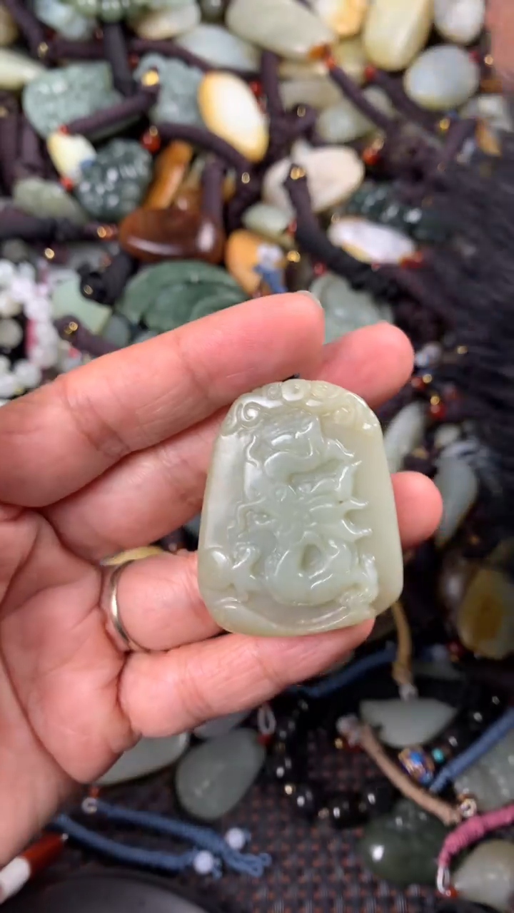 【闪购商品】和田玉颈饰未镶嵌多样性发货没有证书拍一发一有瑕