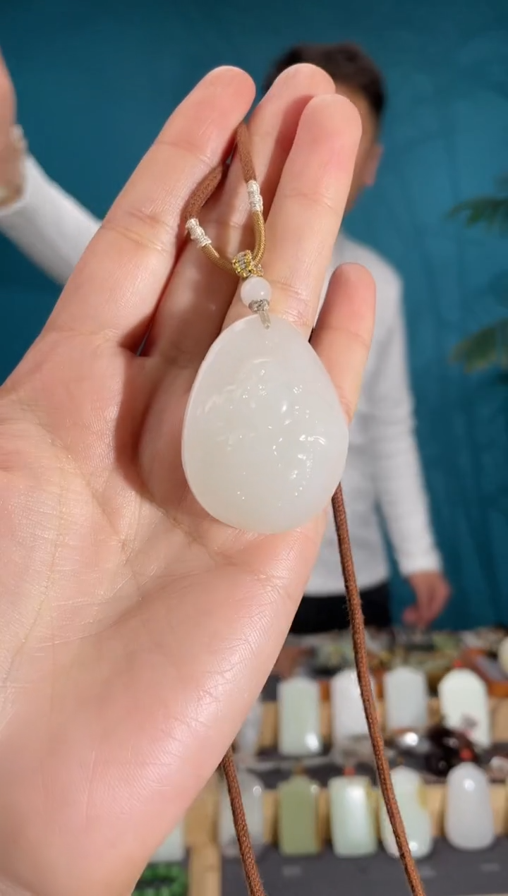 颈饰未镶嵌和田玉1