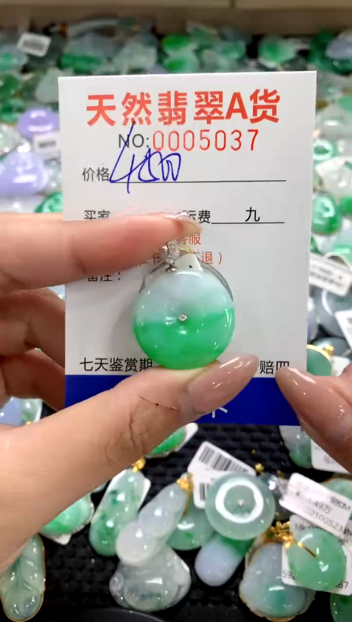 颈饰18K金镶嵌翡翠1111111111111111