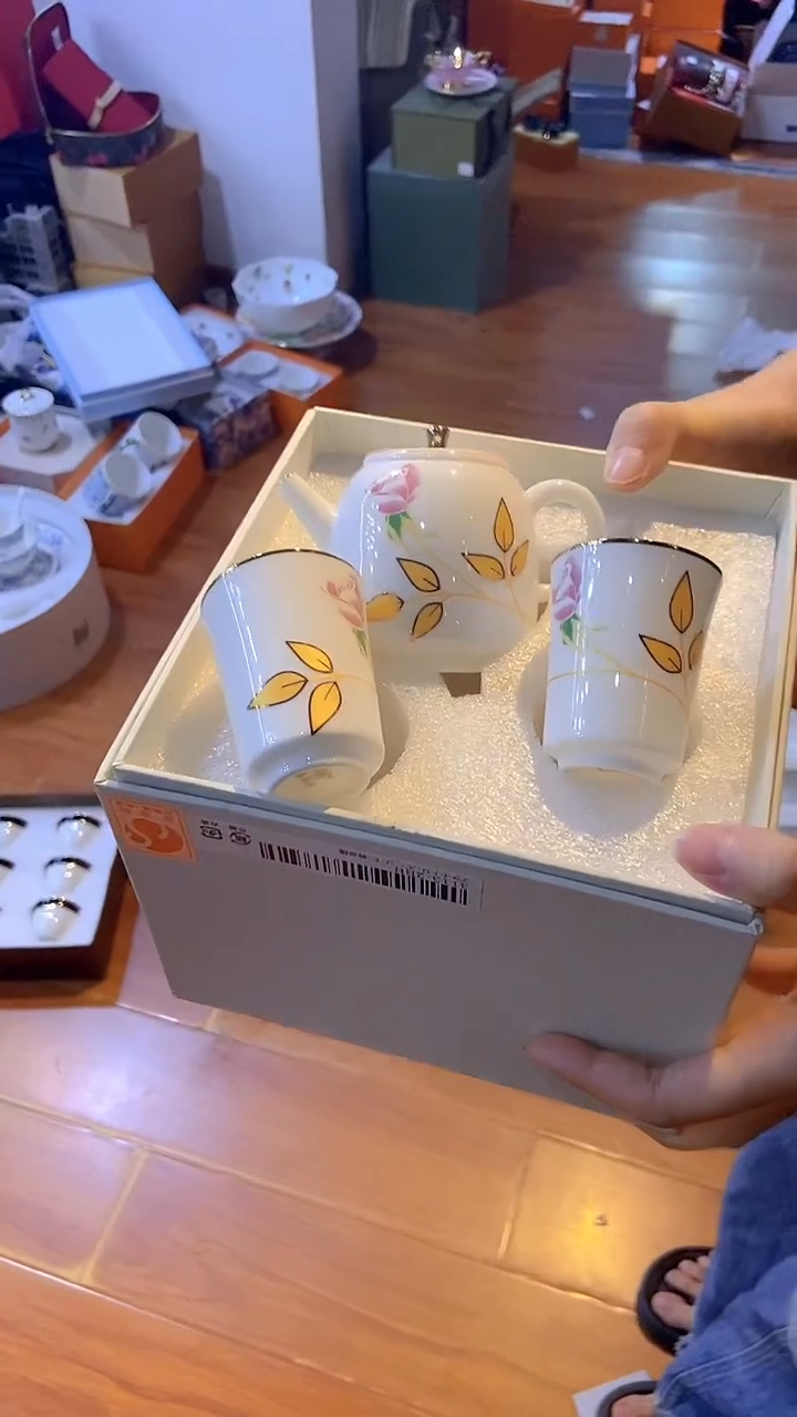 杯鸿辉家品牌瓷器，京东包邮！