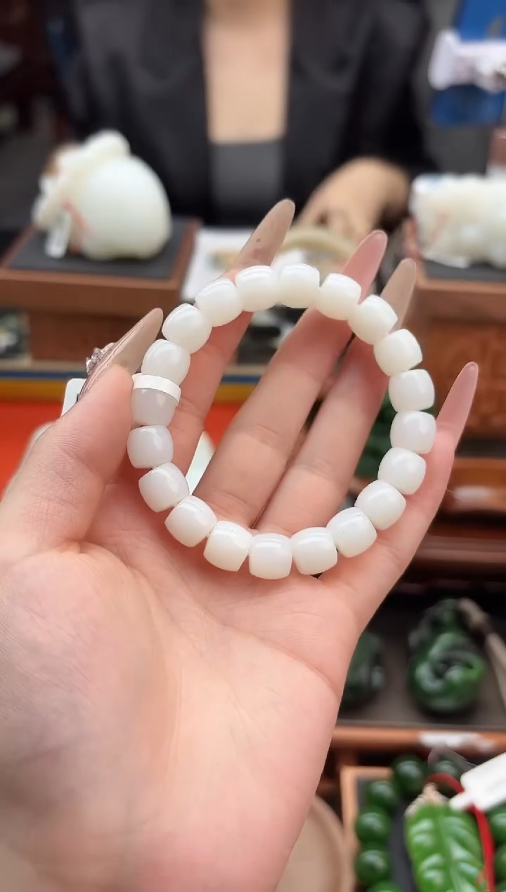未镶嵌手串和田玉董小姐推荐 多样性发货 拍一发一tt