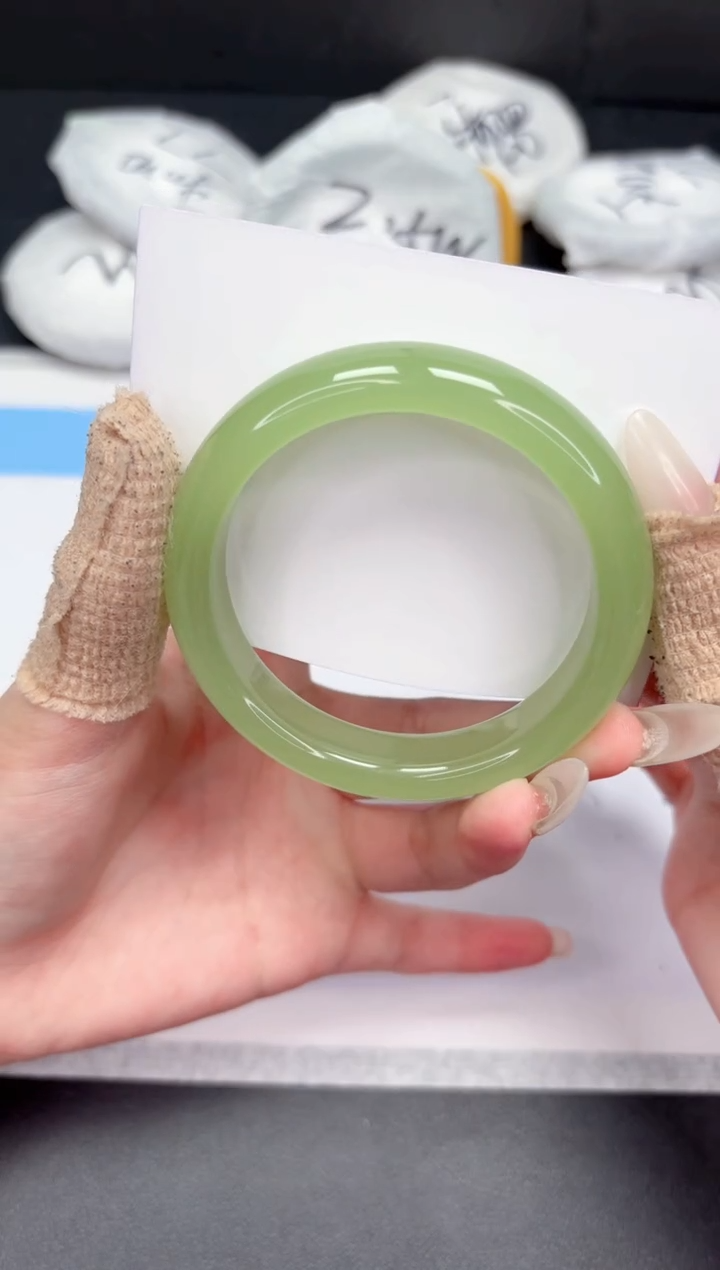 【闪购商品】石英质玉手镯未镶嵌270-56.6