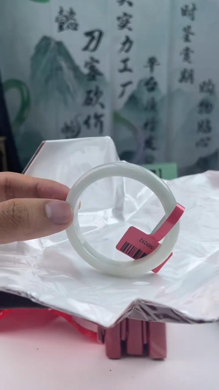 【闪购商品】翡翠手镯未镶嵌10翡翠手镯（微瑕）