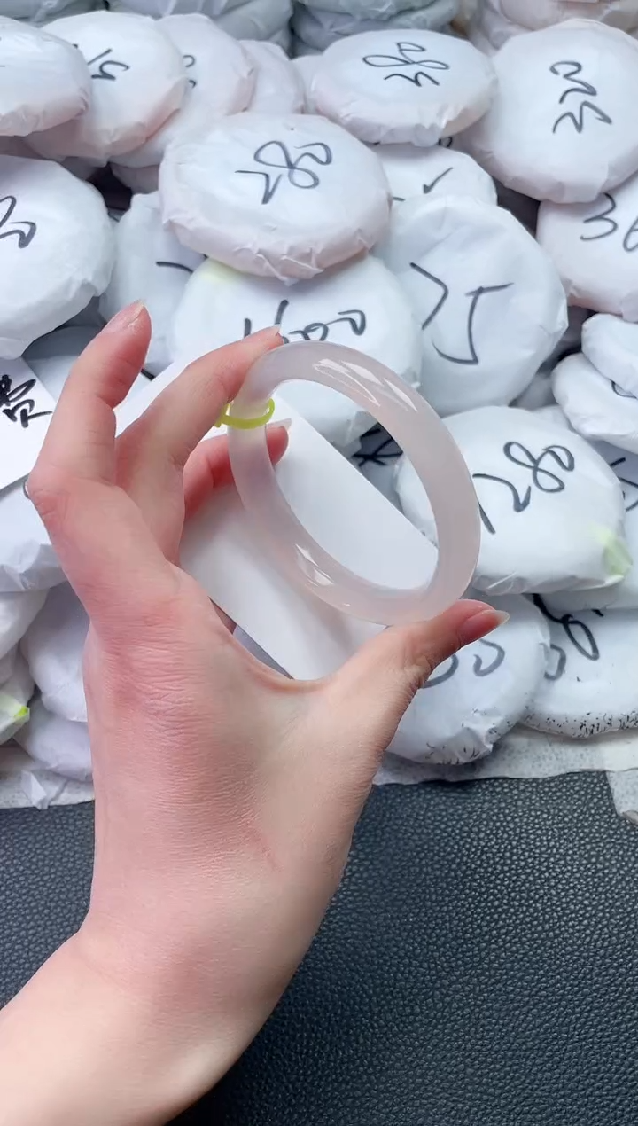 【闪购商品】石英质玉手镯未镶嵌X787