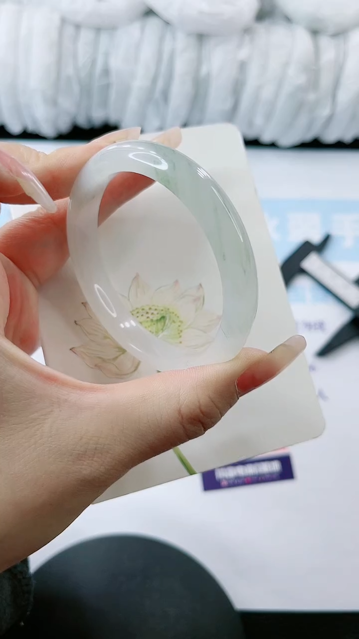 【闪购商品】石英质玉手镯未镶嵌多样性发货S25