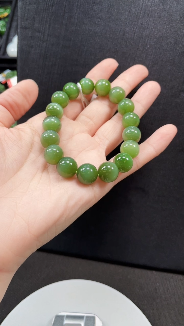 未镶嵌手串和田玉多样性发一