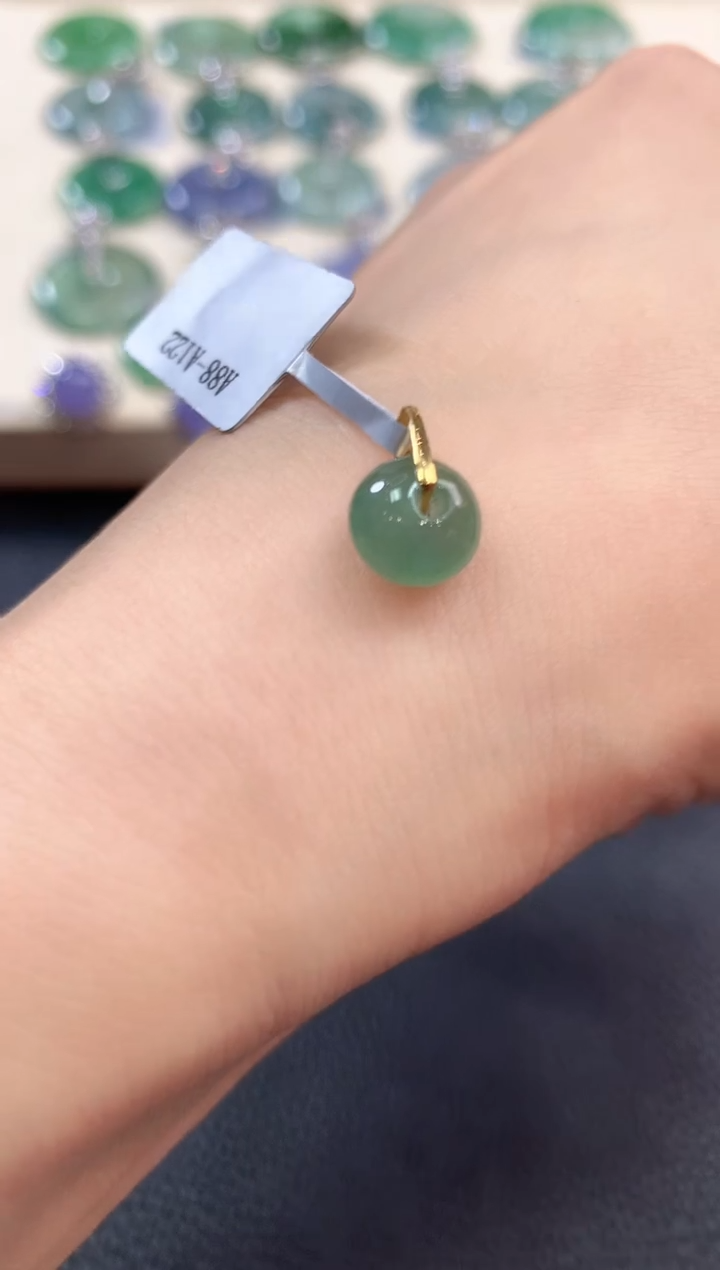【闪购商品】翡翠吊坠(不含链)18K金镶嵌b2不退换