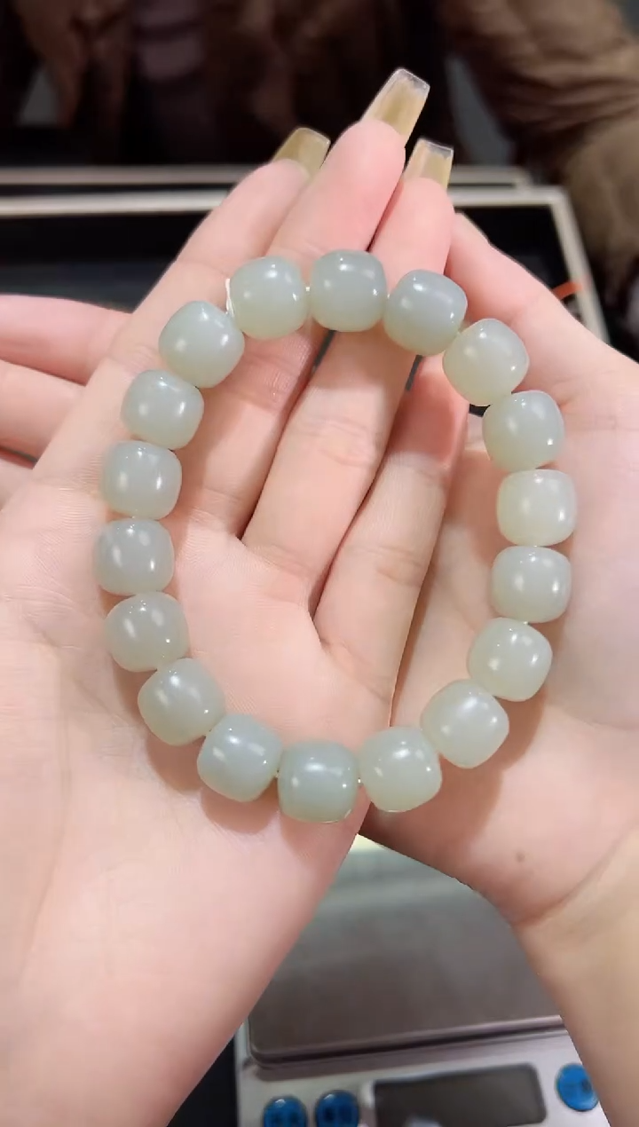 【闪购商品】和田玉手串未镶嵌且末料卡12老型手串