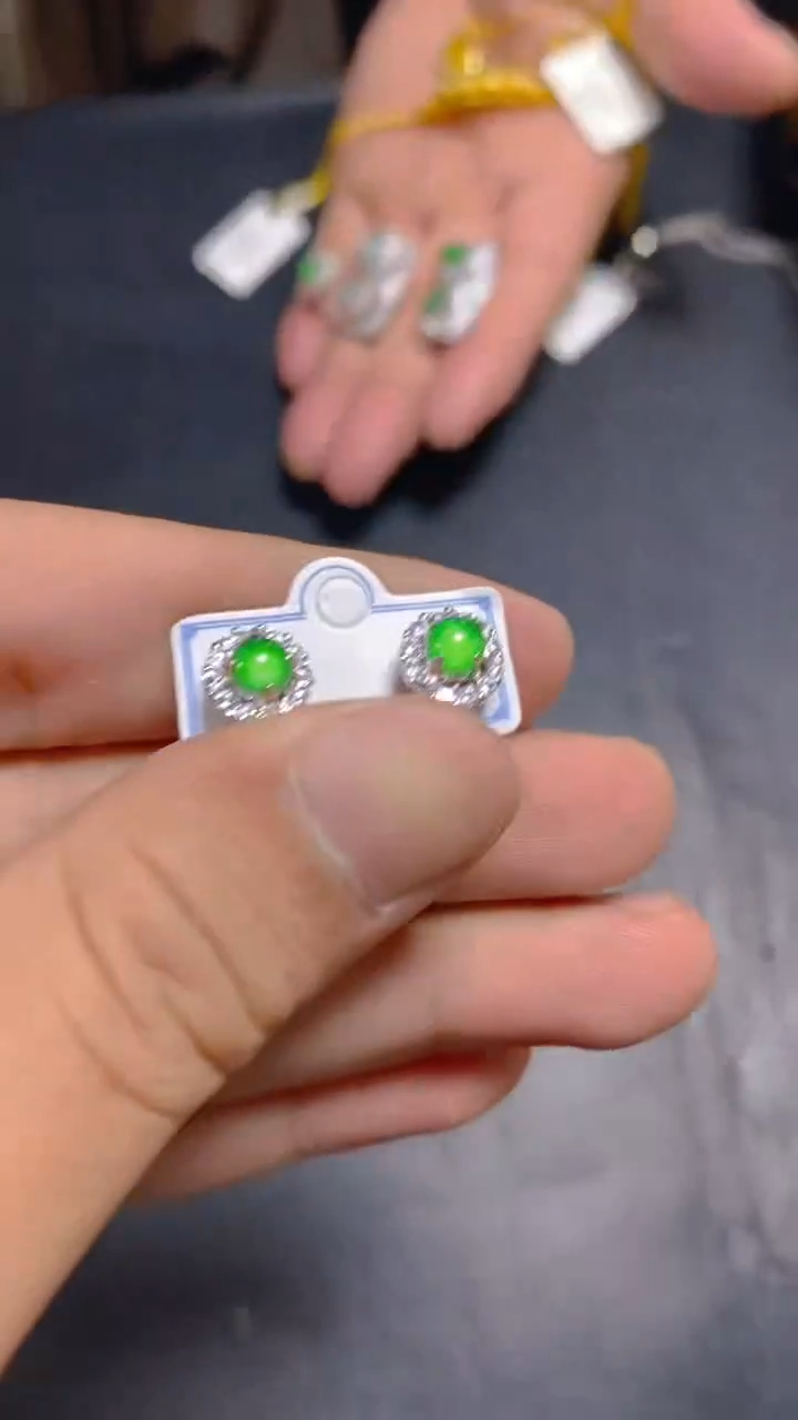 【闪购商品】翡翠耳饰未镶嵌0128470962多样性发一