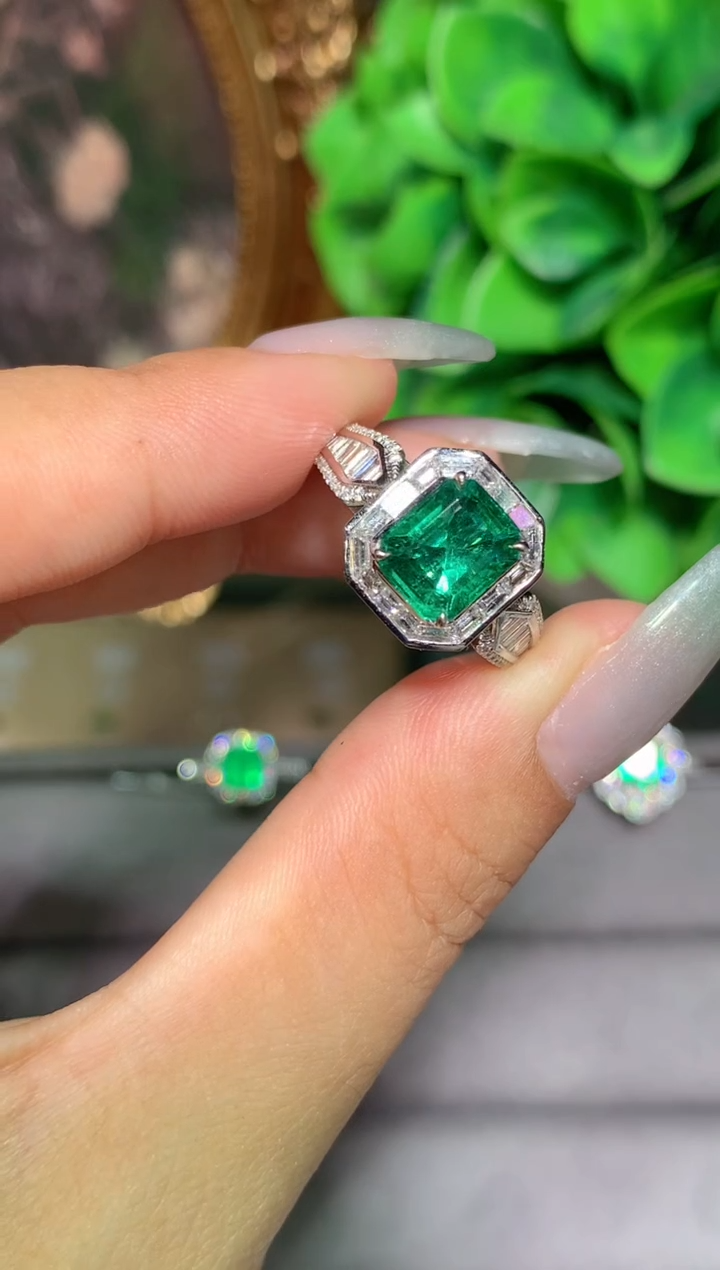 祖母绿戒指18K金镶嵌1.655CT