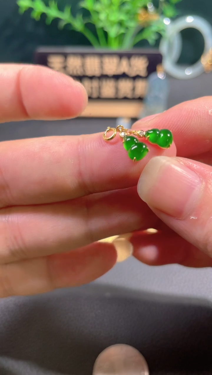 翡翠18K金镶嵌颈饰翡翠