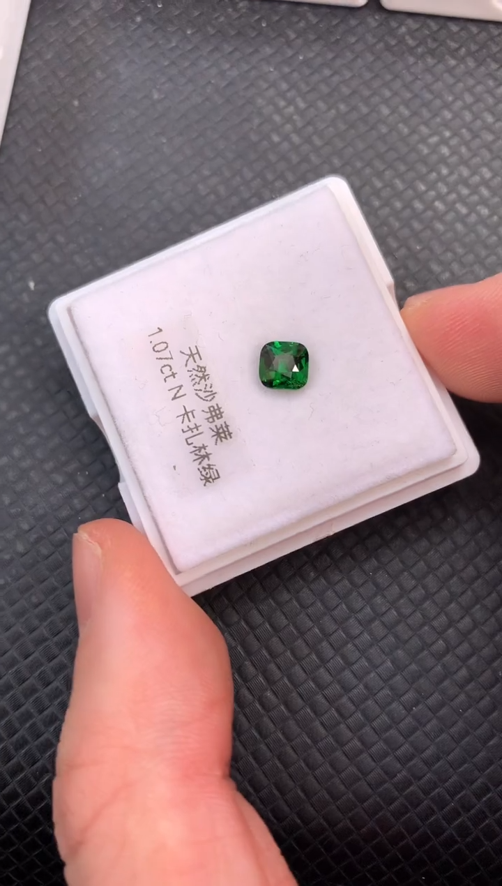 【闪购商品】石榴石（沙弗莱）裸石未镶嵌天然沙弗莱