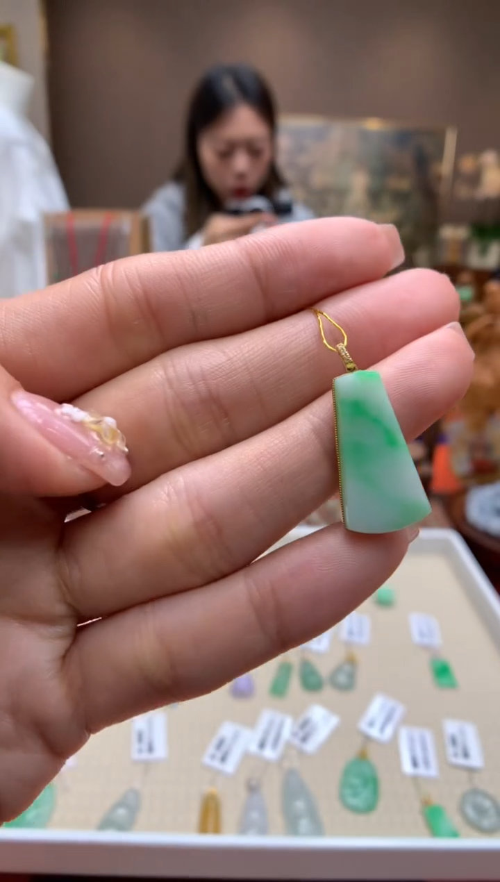 【闪购商品】翡翠颈饰18K金镶嵌无事牌