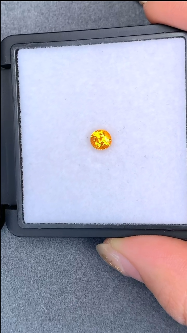 【闪购商品】石榴石无未镶嵌97分