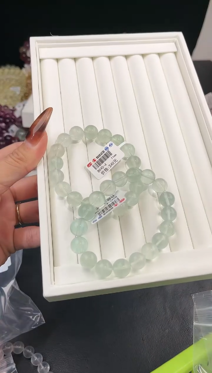 【闪购商品】萤石手链未镶嵌多样性发一奶绿11mm