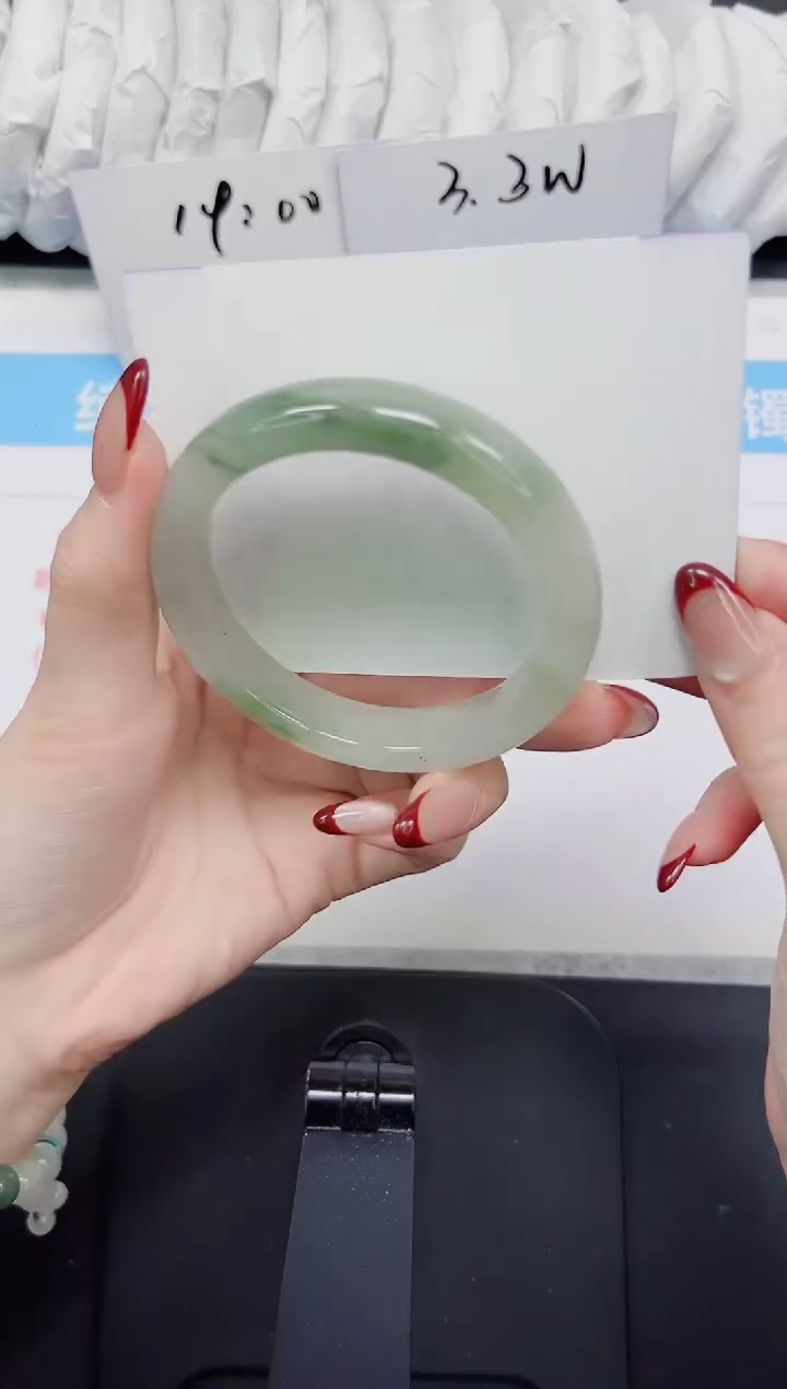 【闪购商品】石英质玉手镯未镶嵌411