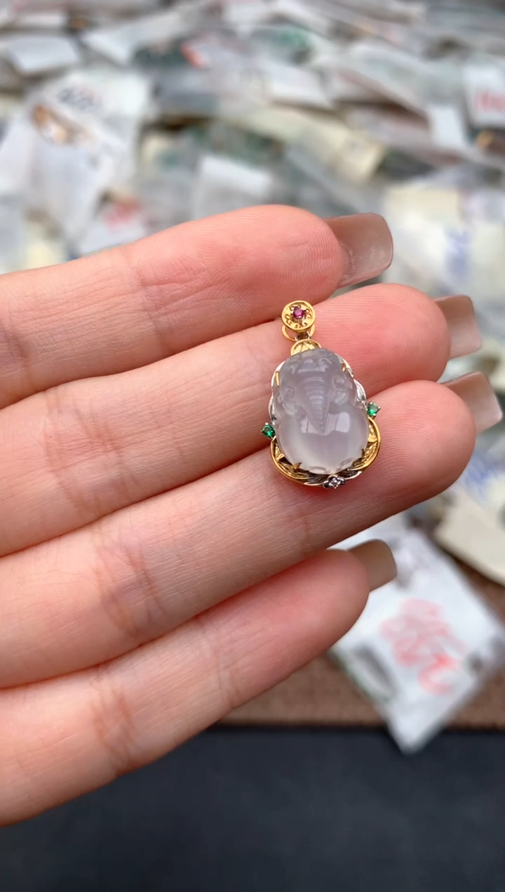 18K金镶嵌挂件翡翠一