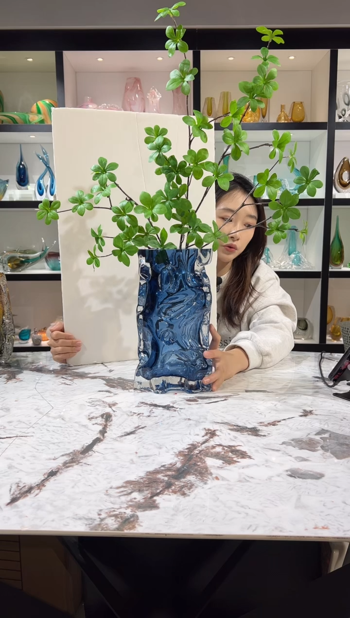 设计师款蓝色花瓶