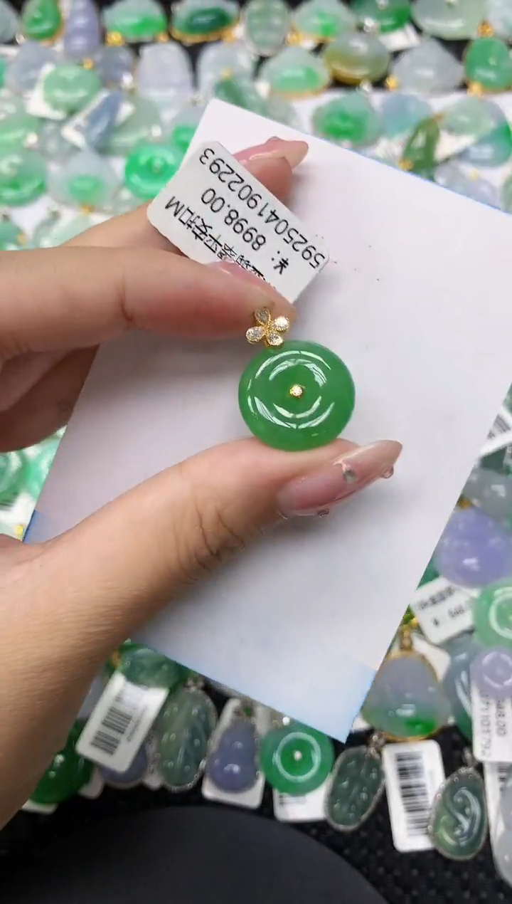 翡翠18K金镶嵌颈饰11111111111