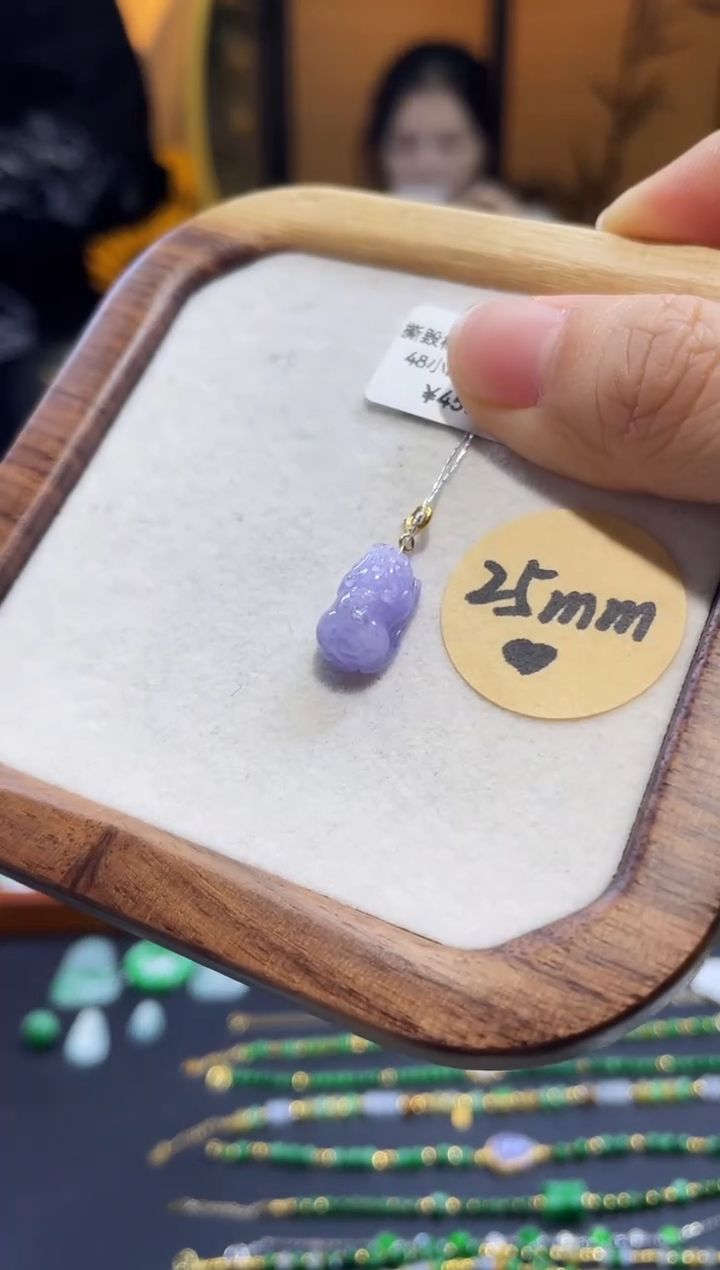 颈饰18K金镶嵌翡翠貔貅