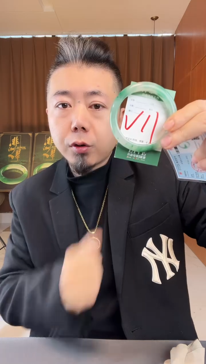 【闪购商品】石英质玉手镯未镶嵌非洲翠