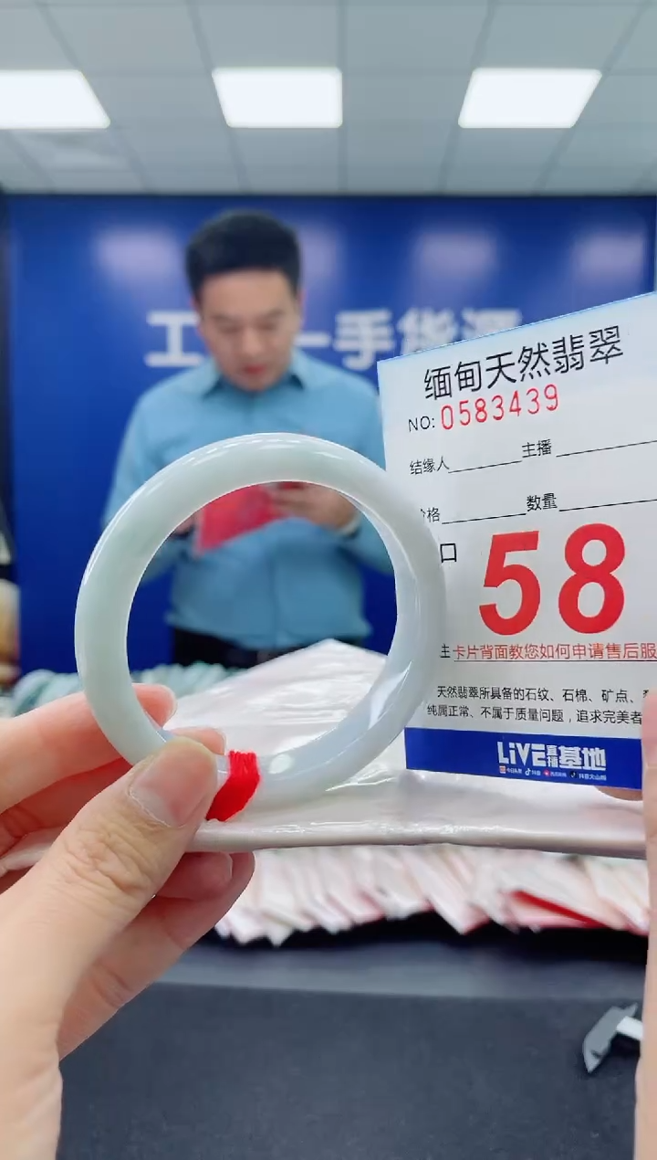 未镶嵌手镯翡翠天然翡翠手镯