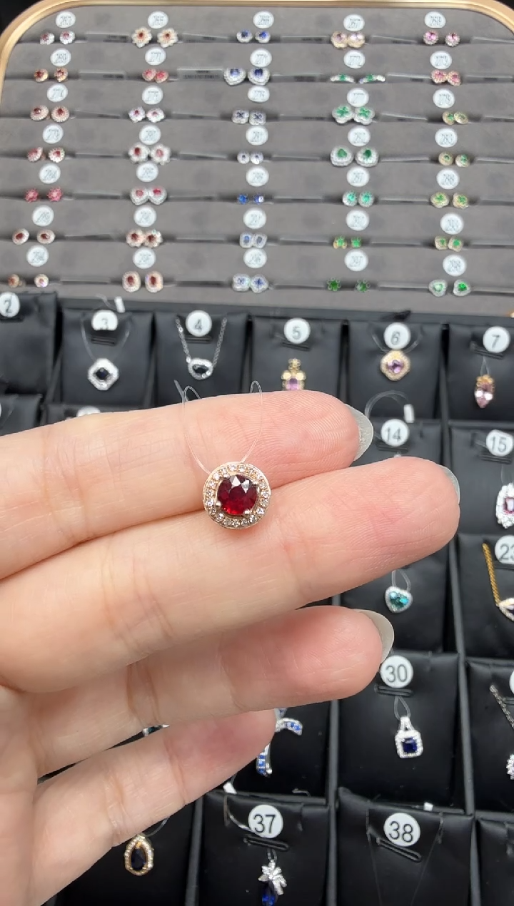 吊坠(不含链)18K金镶嵌红宝石0.56克拉