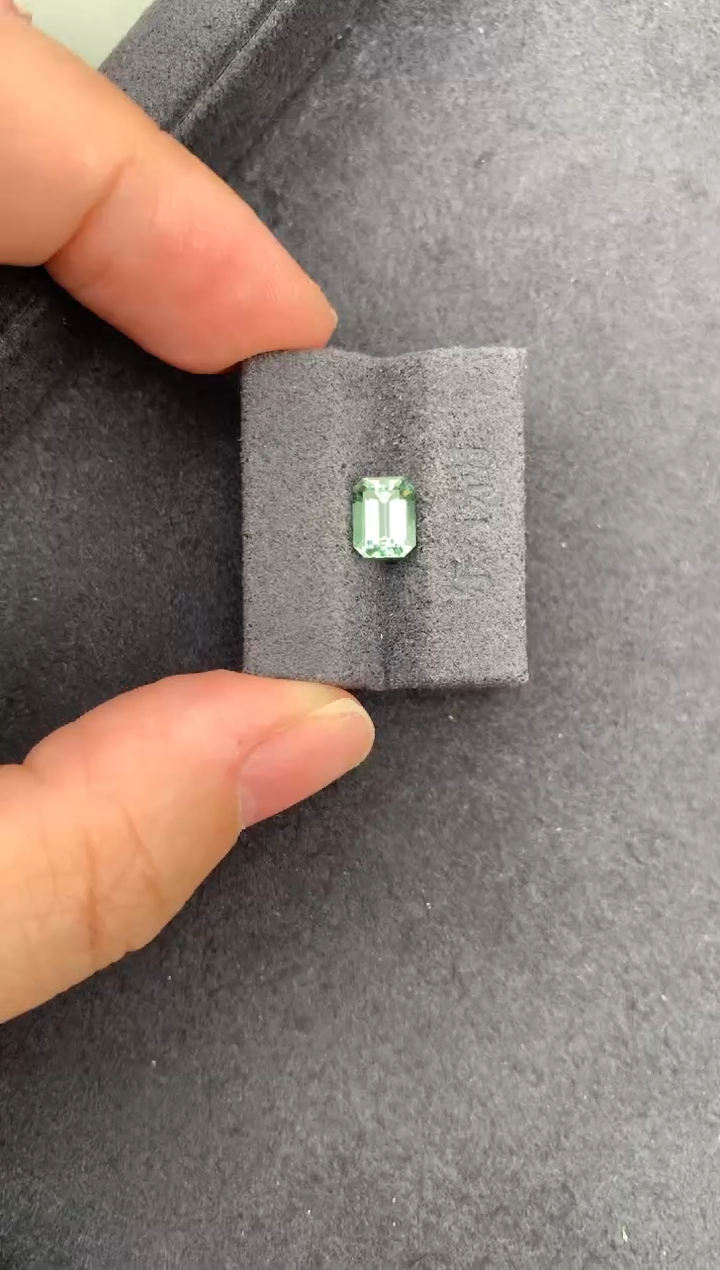 未镶嵌珠宝半成品碧玺1.2ct绿碧玺 GE 定制