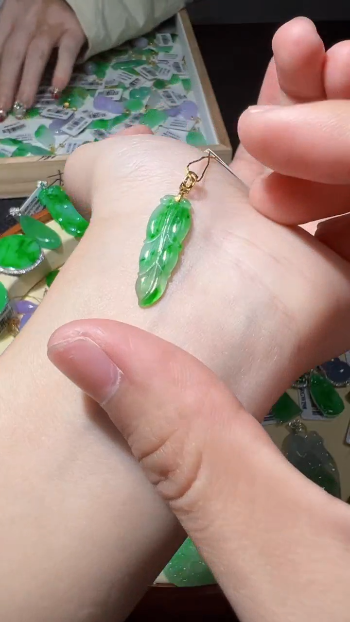 【闪购商品】翡翠颈饰18K金镶嵌我