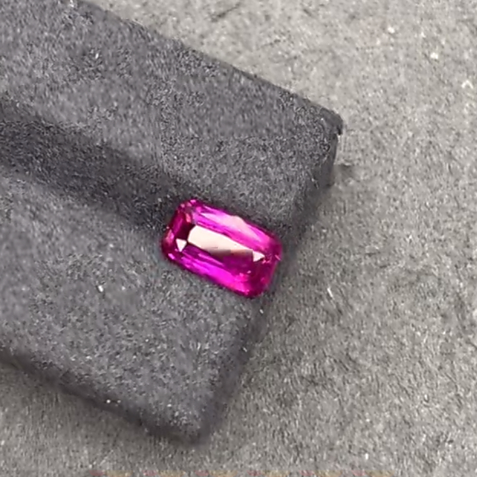 1.5克拉粉蓝宝石裸石