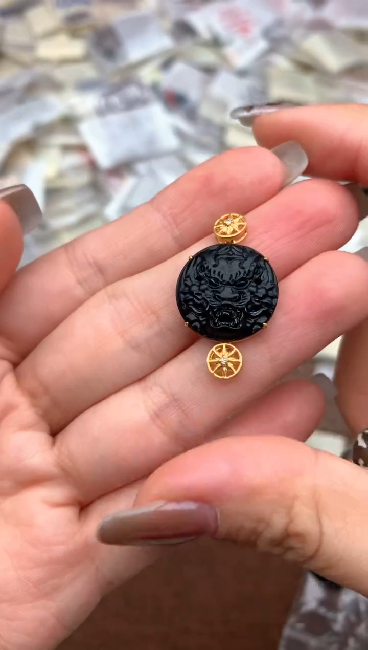 18K金镶嵌挂件翡翠—