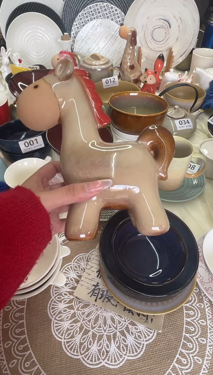新骨瓷074瑕疵 大号  小马摆件